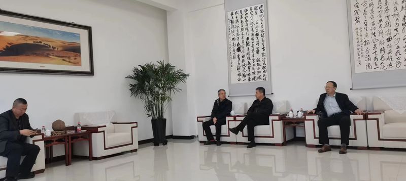 公司與哈密市政府領(lǐng)導(dǎo)洽談公司新疆發(fā)展思路，加大助力新疆能源發(fā)展！